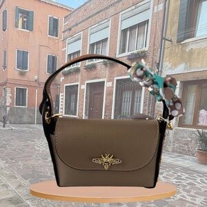 🆕🇮🇹Italian handmade genuine leather Crossbody Bag with Gold Accent